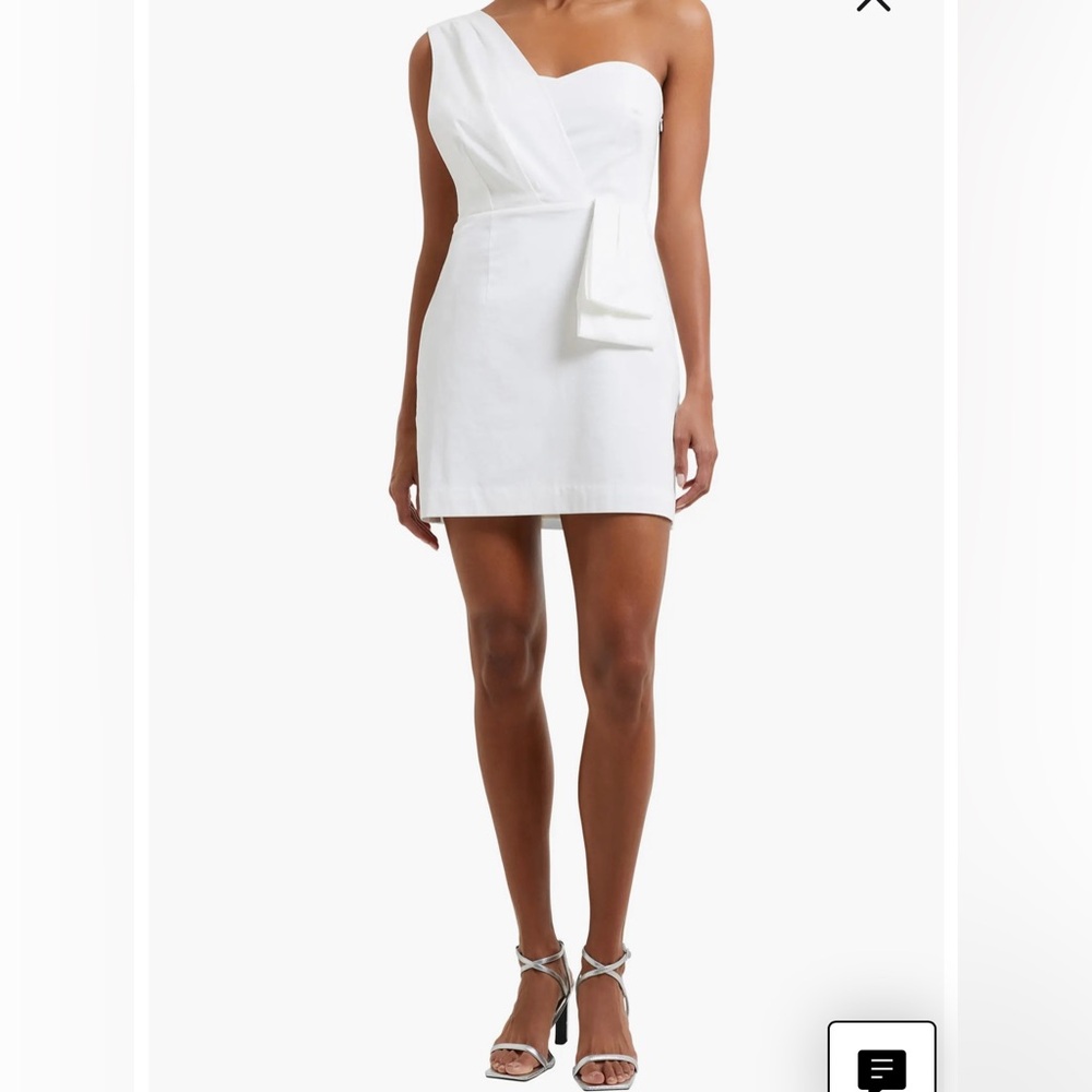 One-shoulder dress